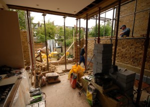 Building up the party and rear walls to the kitchen extension